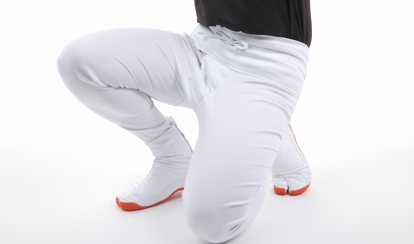 しゃがんでいる写真